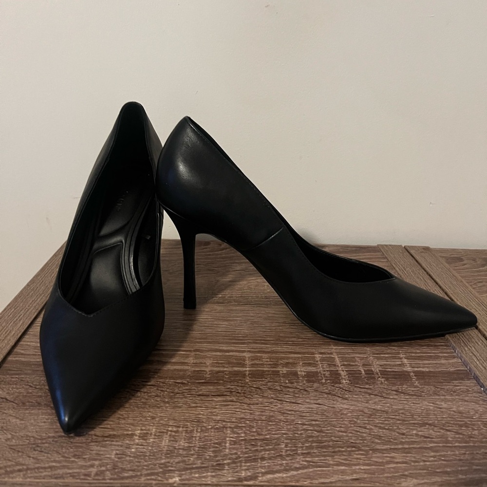 Black Heeled Pump - size 10